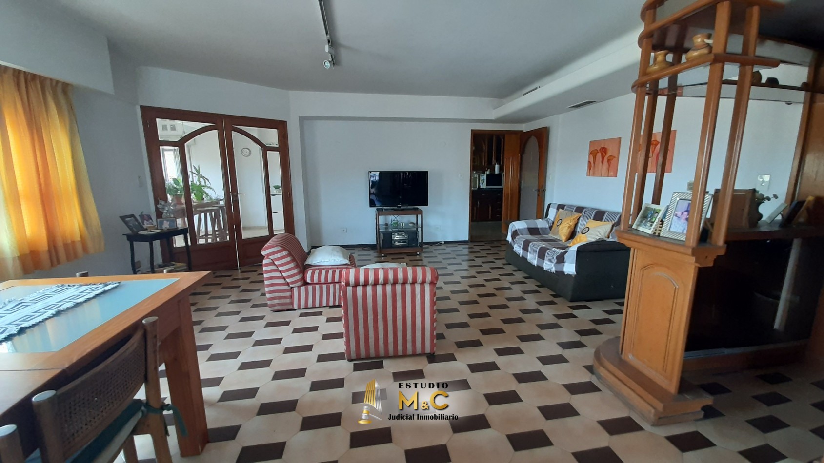 Elegante Piso de Jerarquia en el Centro de Cordoba - 250mts con 4 Hab 4 Bañ 2 Coch 