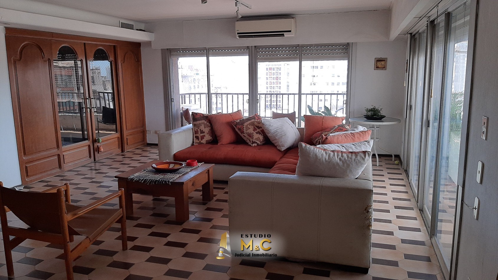 Elegante Piso de Jerarquia en el Centro de Cordoba - 250mts con 4 Hab 4 Bañ 2 Coch 