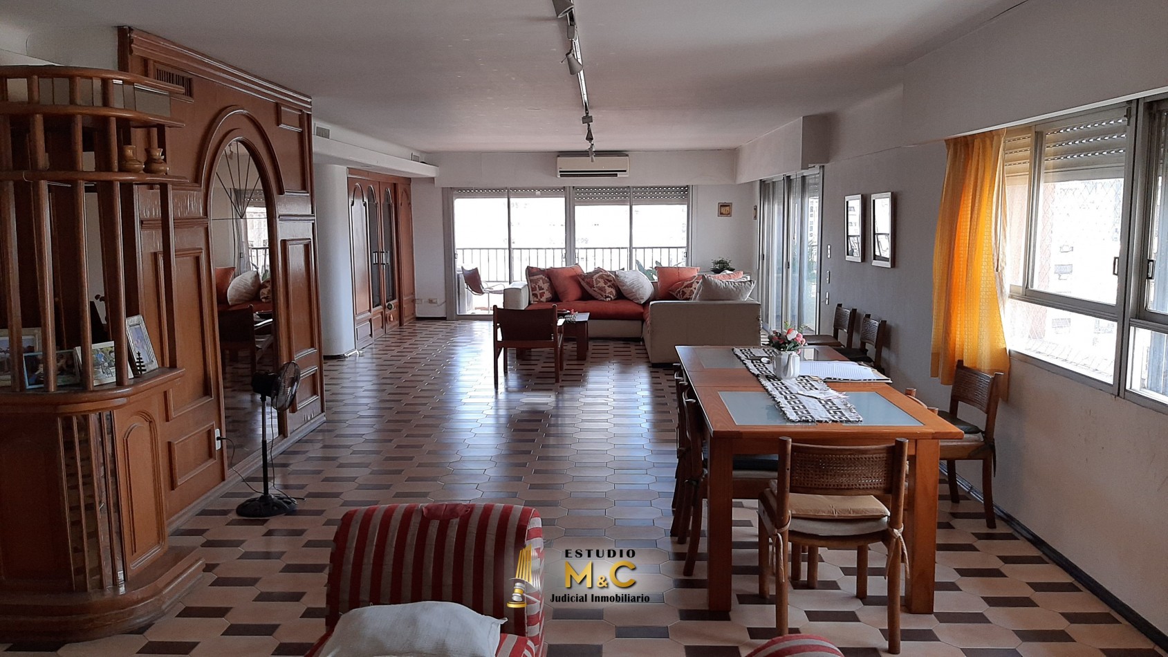 Elegante Piso de Jerarquia en el Centro de Cordoba - 250mts con 4 Hab 4 Bañ 2 Coch 