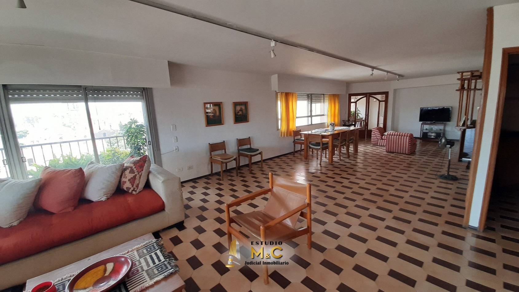 Elegante Piso de Jerarquia en el Centro de Cordoba - 250mts con 4 Hab 4 Bañ 2 Coch 