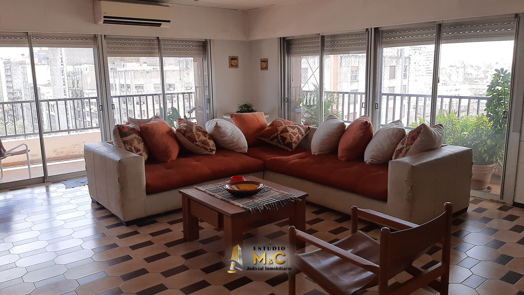 Elegante Piso de Jerarquia en el Centro de Cordoba - 250mts con 4 Hab 4 Bañ 2 Coch 