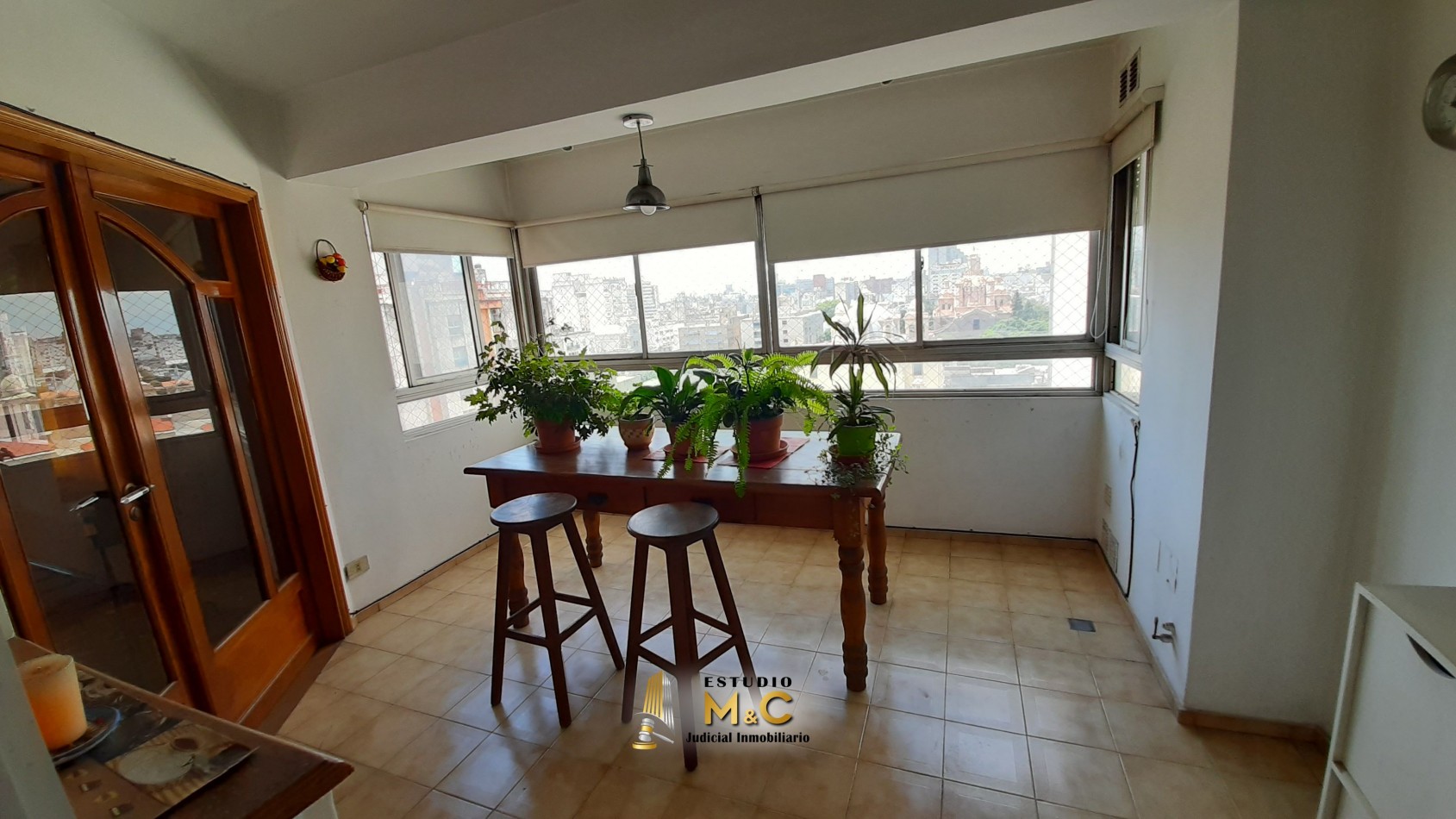 Elegante Piso de Jerarquia en el Centro de Cordoba - 250mts con 4 Hab 4 Bañ 2 Coch 