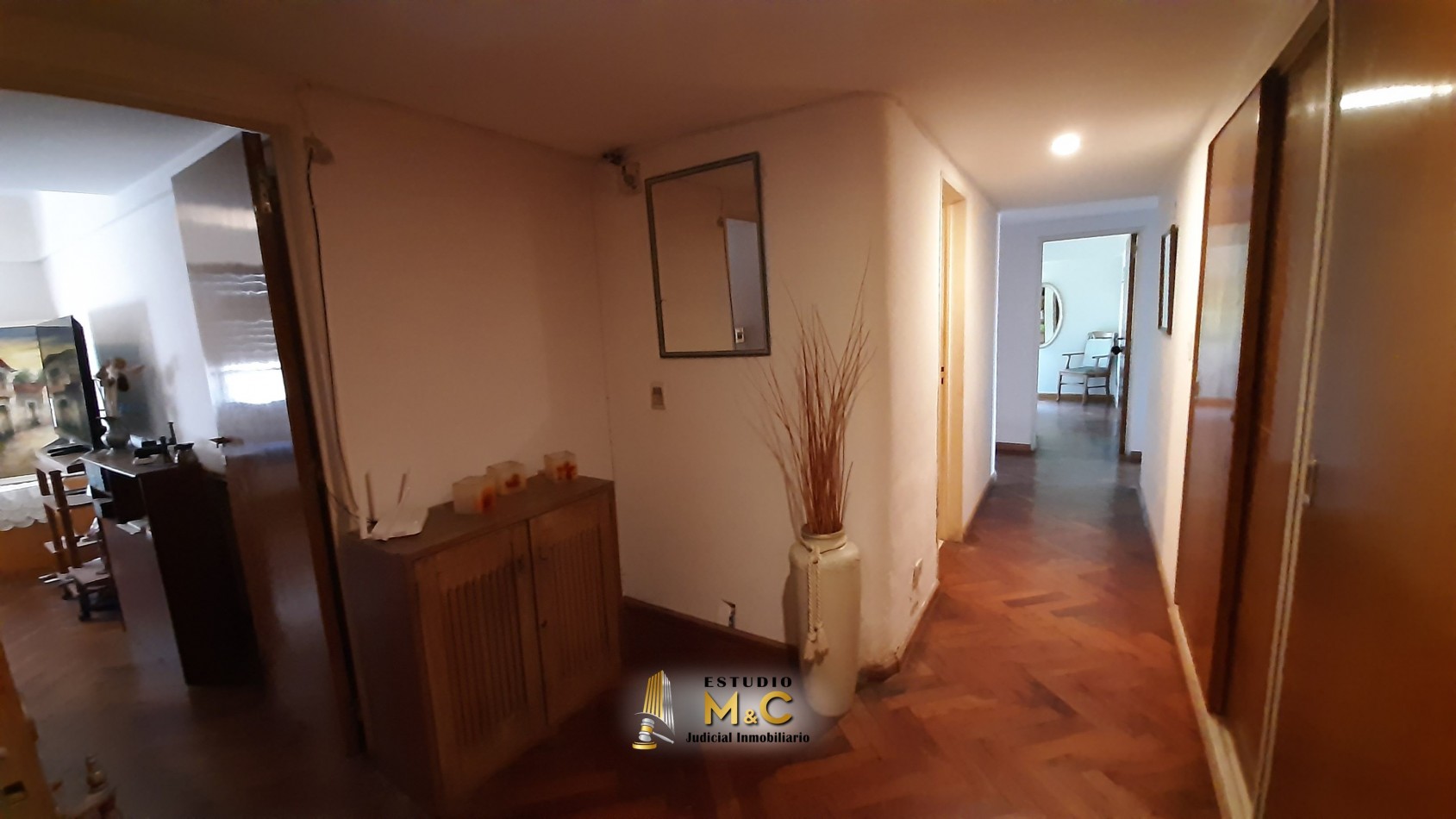 Elegante Piso de Jerarquia en el Centro de Cordoba - 250mts con 4 Hab 4 Bañ 2 Coch 