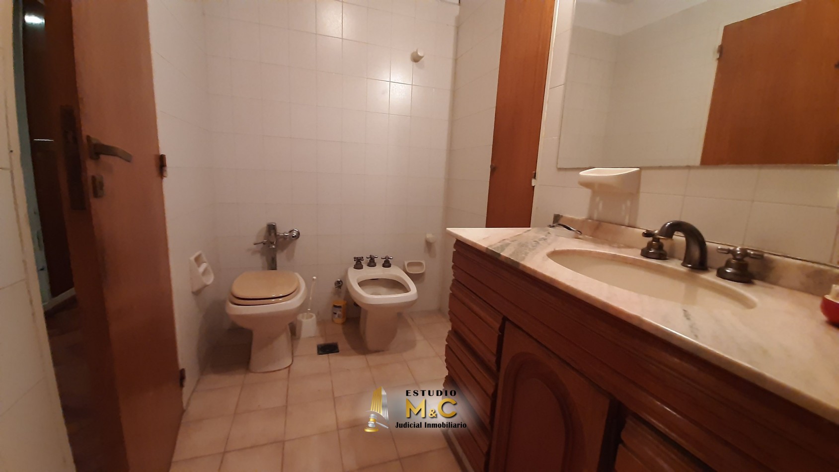Elegante Piso de Jerarquia en el Centro de Cordoba - 250mts con 4 Hab 4 Bañ 2 Coch 