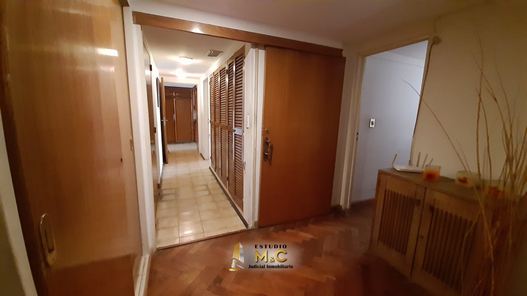 Elegante Piso de Jerarquia en el Centro de Cordoba - 250mts con 4 Hab 4 Bañ 2 Coch 