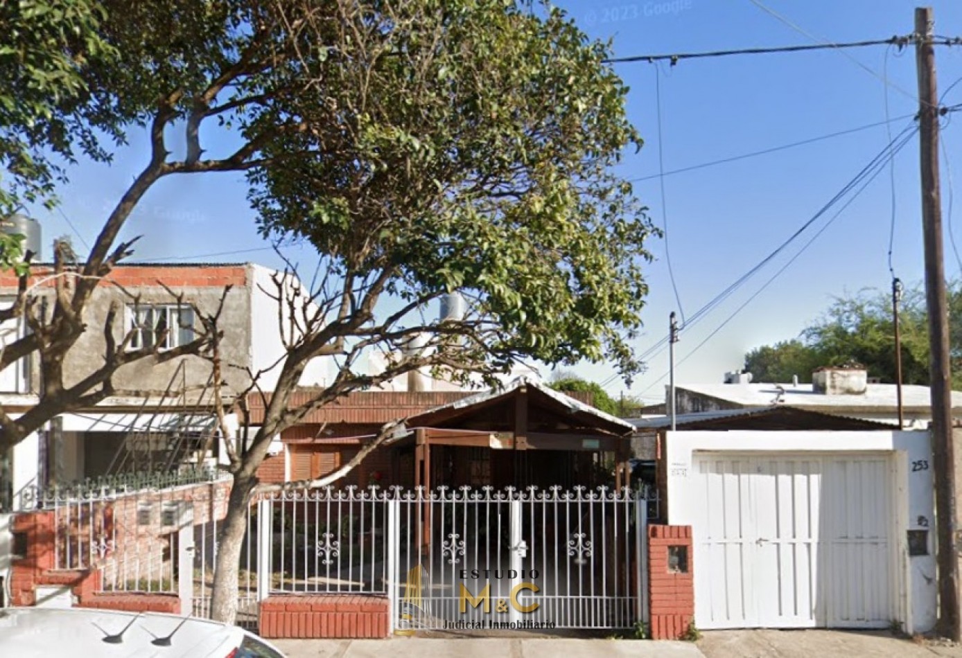 Casa 2 Dormitorios + 2 Departamentos en B° Marques de Sob