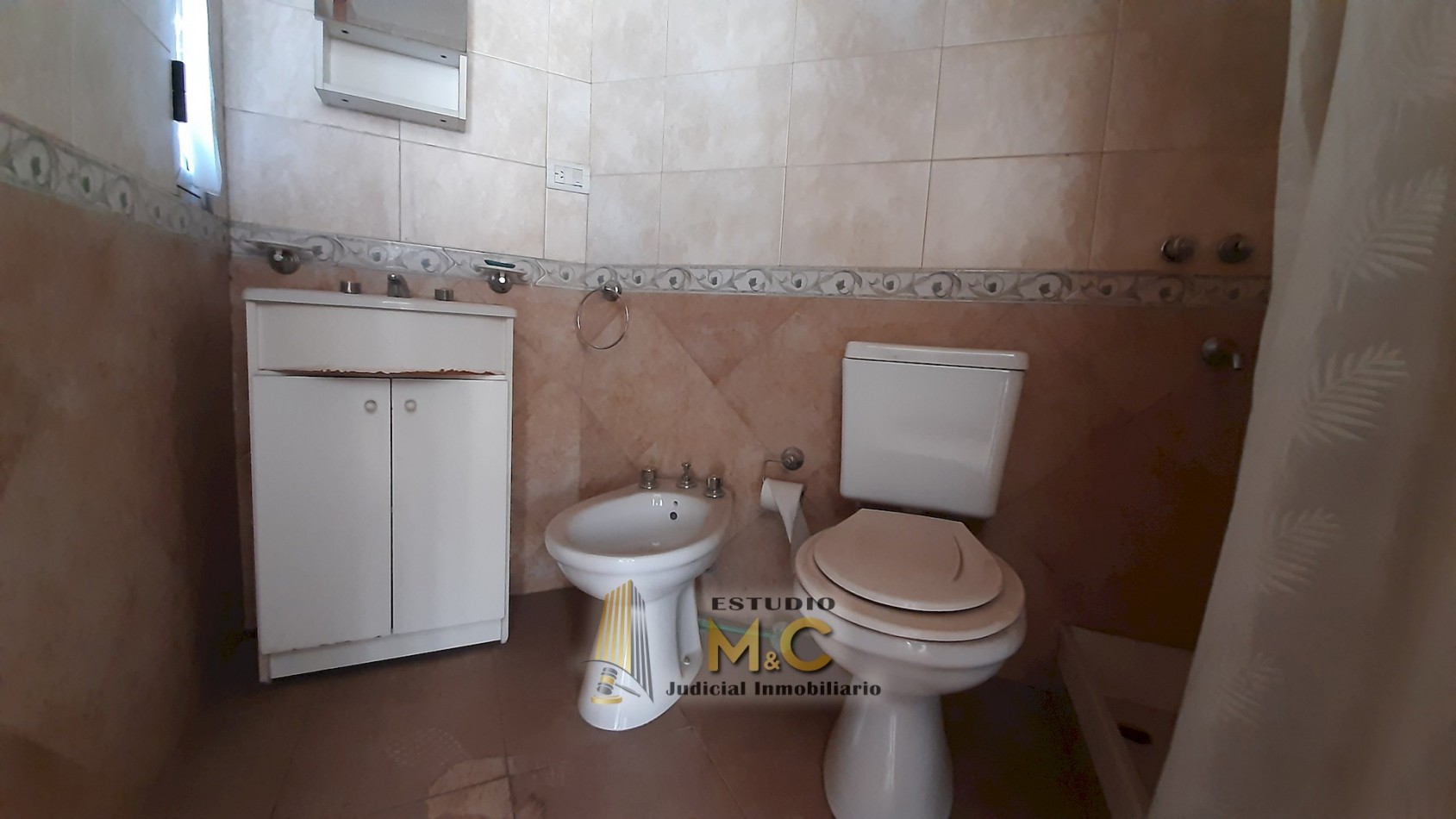 Casa + 2 Dptos Independientes en B° Poeta Lugones