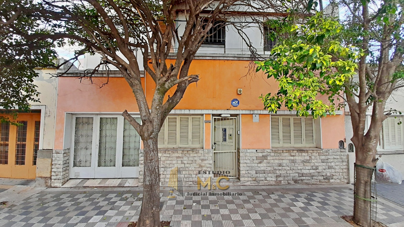 Venta Casa + Dpto Interno B° Los Paraisos