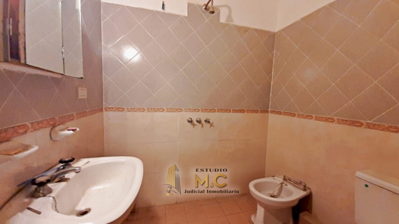 Venta Casa + Dpto Interno B° Los Paraisos