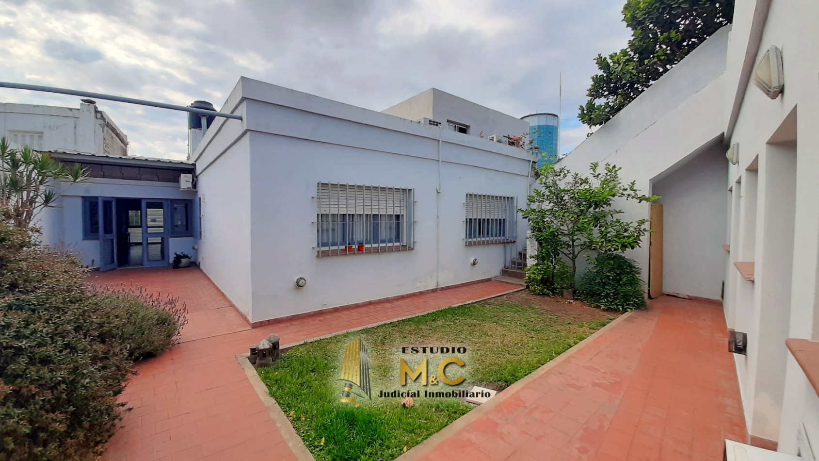 Casa Uso Comercial Corporativo - 7 Oficinas + Sala de Recepcion