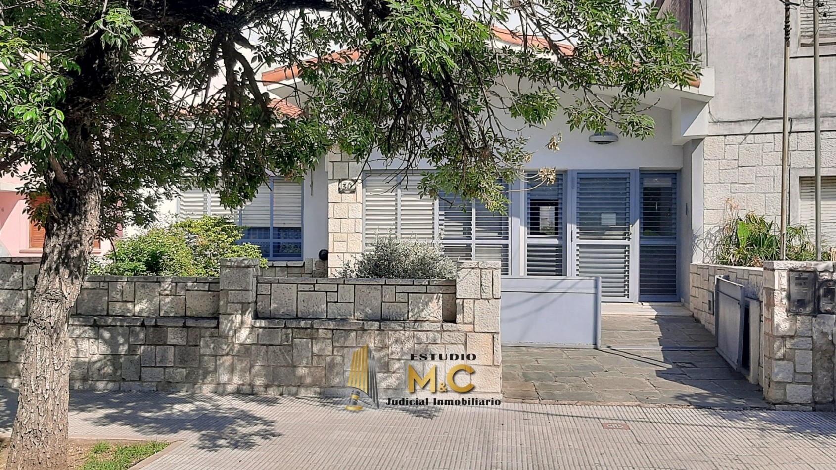 Casa Uso Comercial Corporativo - 7 Oficinas + Sala de Recepcion