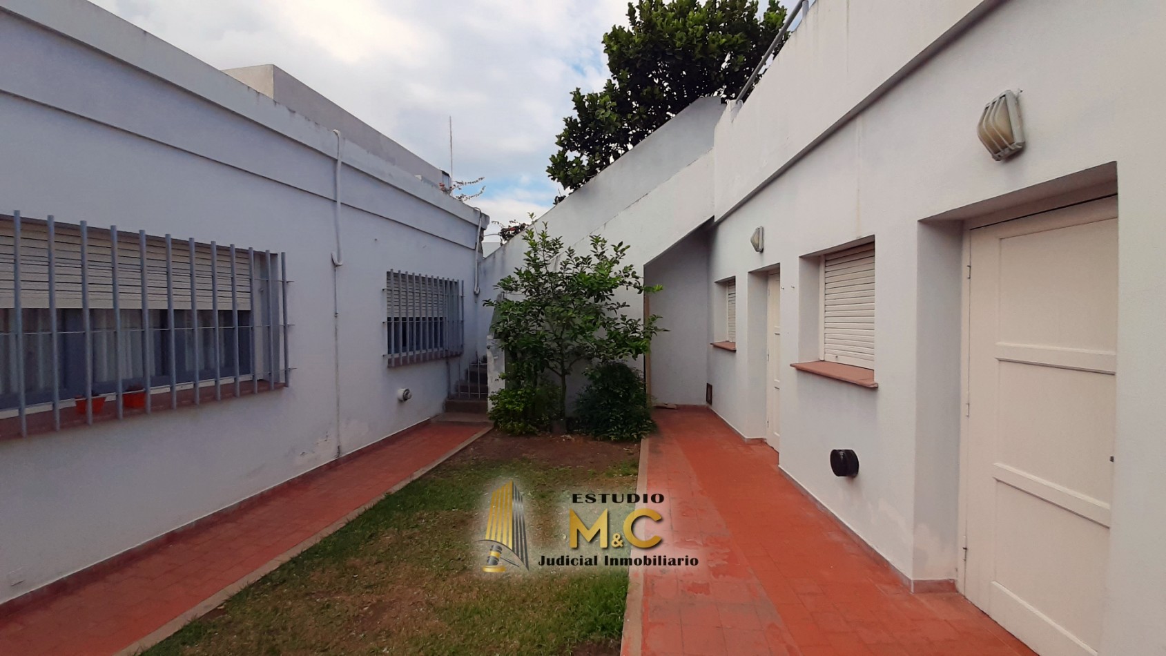 Casa Uso Comercial Corporativo - 7 Oficinas + Sala de Recepcion