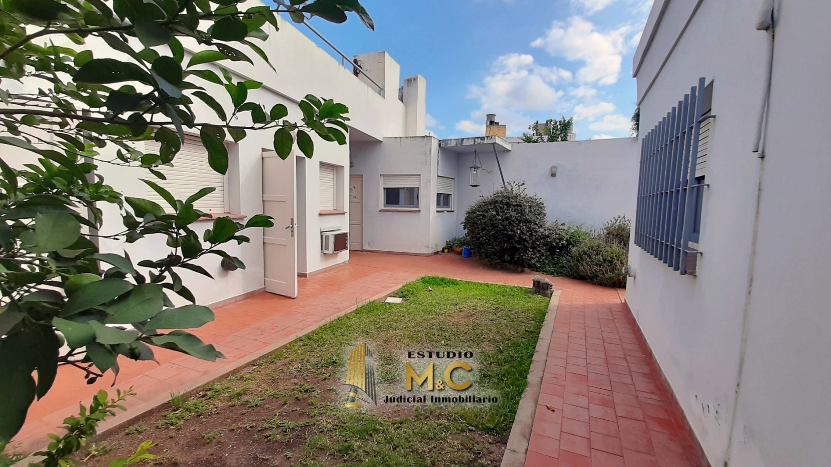 Casa Uso Comercial Corporativo - 7 Oficinas + Sala de Recepcion