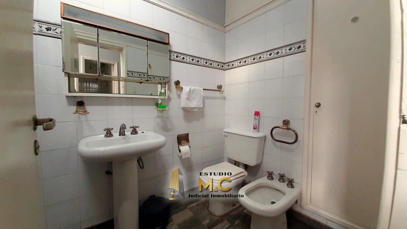 Casa Uso Comercial Corporativo - 7 Oficinas + Sala de Recepcion