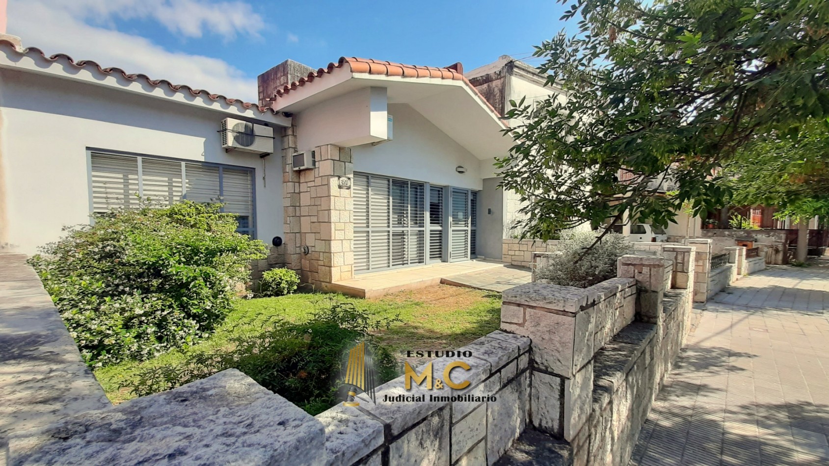 Casa Uso Comercial Corporativo - 7 Oficinas + Sala de Recepcion