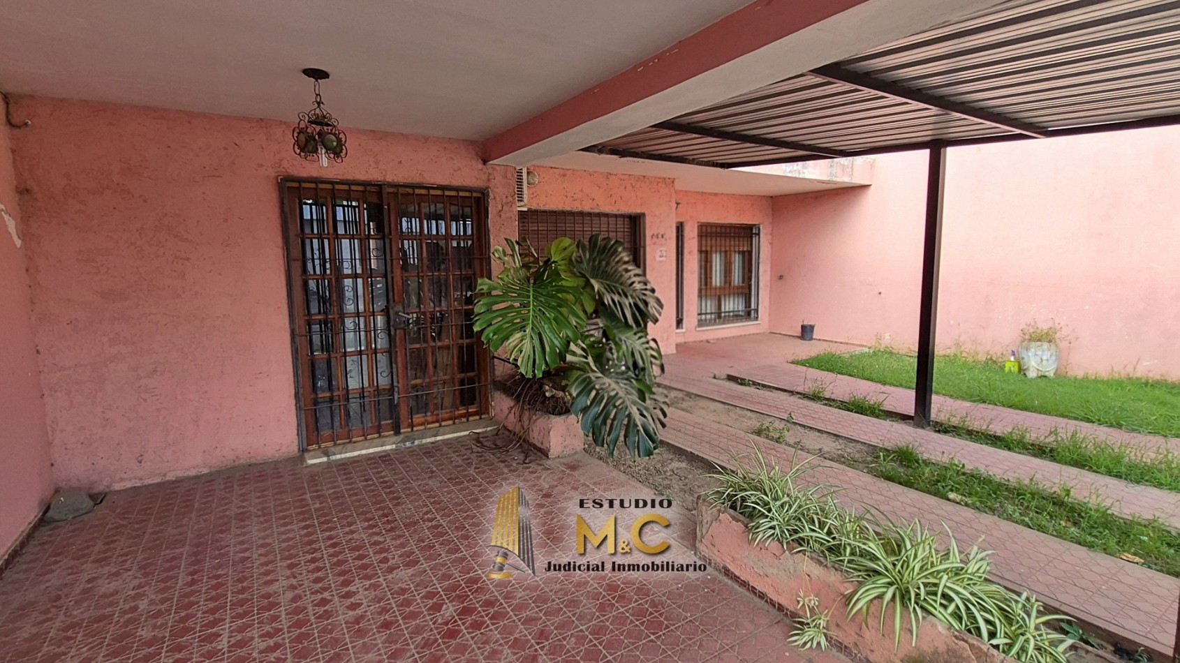 Casa de 235m en lote de 474m - B° Las Palmas