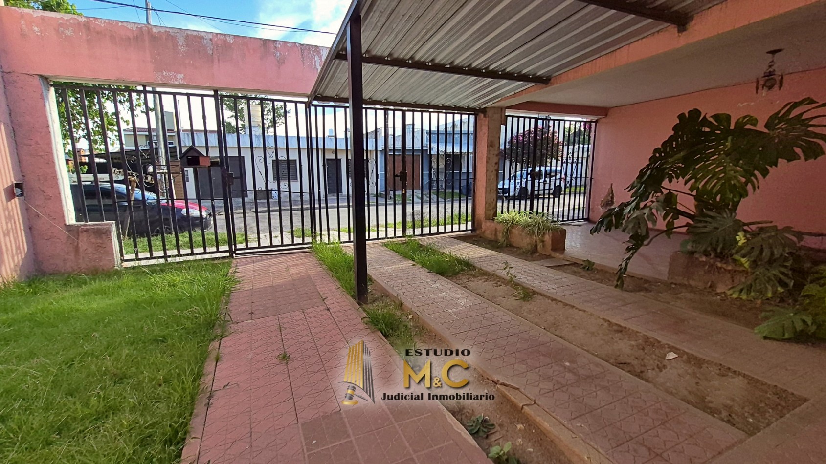 Casa de 235m en lote de 474m - B° Las Palmas