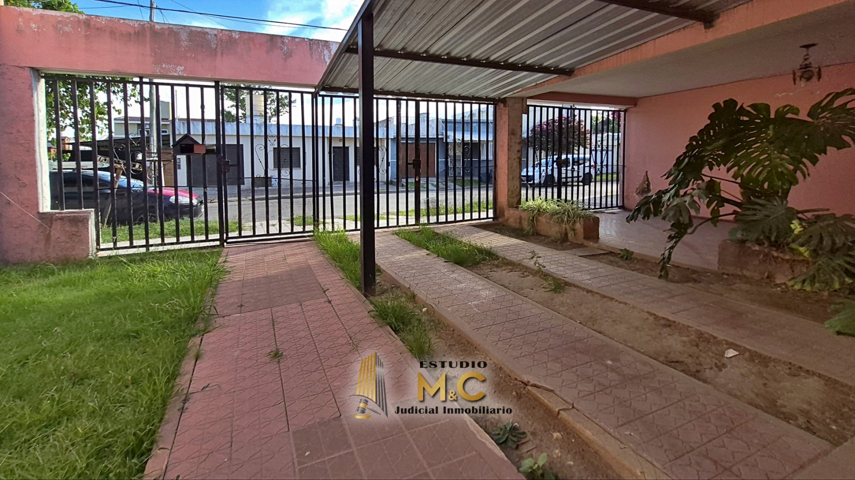 Casa de 235m en lote de 475m - B° Las Palmas