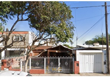 Casa 2 Dormitorios + 2 Departamentos en B° Marques de Sob