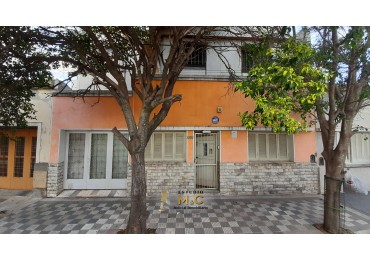 Venta Casa + Dpto Interno B° Los Paraisos
