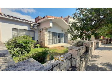 Casa Uso Comercial Corporativo - 7 Oficinas + Sala de Recepcion